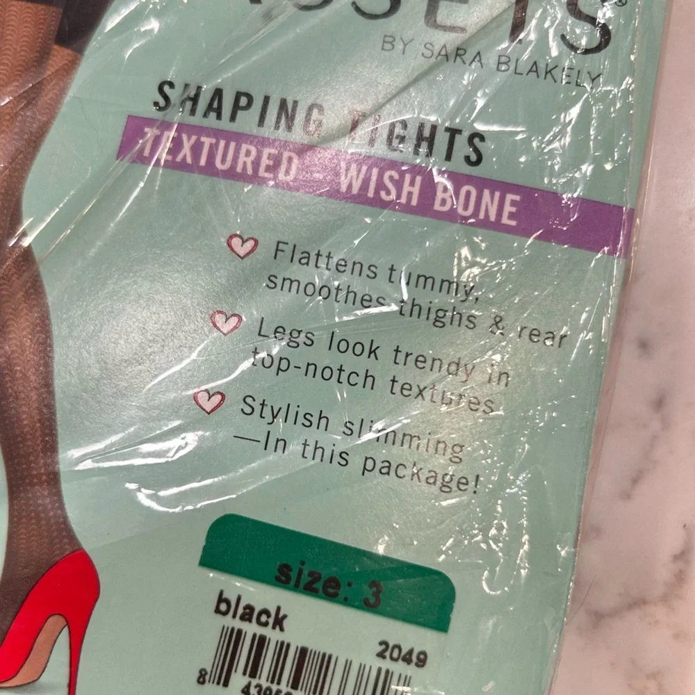 NWT Assets by Spanx‎ Black Shaping Tights Textured Wish Bone Size 3